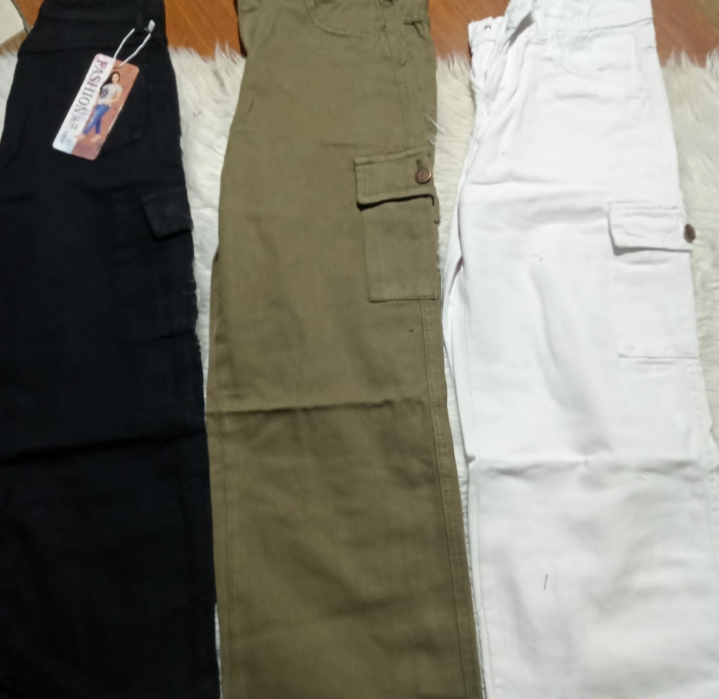 Girls' Jeans in Various Colors (12 Pieces)